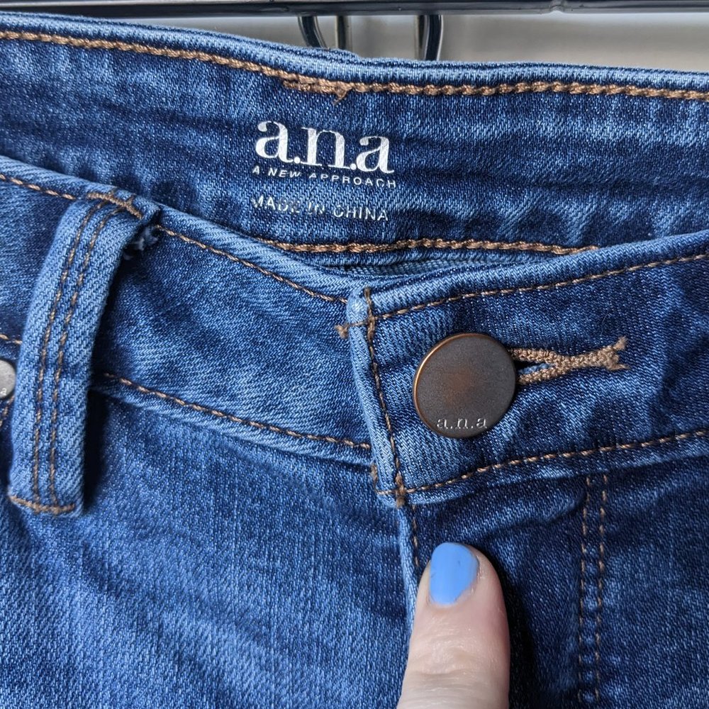 a.n.a Skinny Jeans Crop Fringe Distressed Feather Embroidered Size 2 - Picture 7 of 13